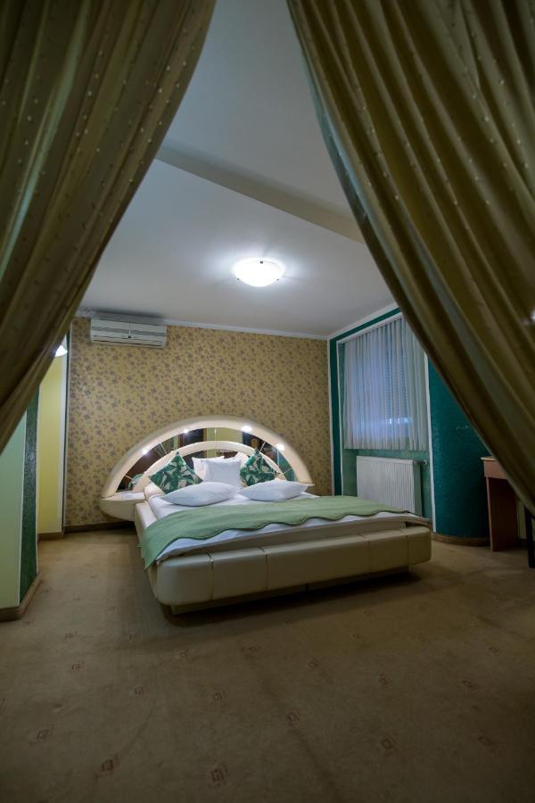 Pensiunea Sofia ทิมิชัวรา ภายนอก รูปภาพ